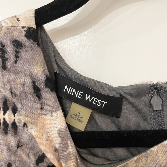 Nine West Dress Black Beige Patterned Sheath Faux Wrap Drop Waist Size 4 - Picture 3 of 14